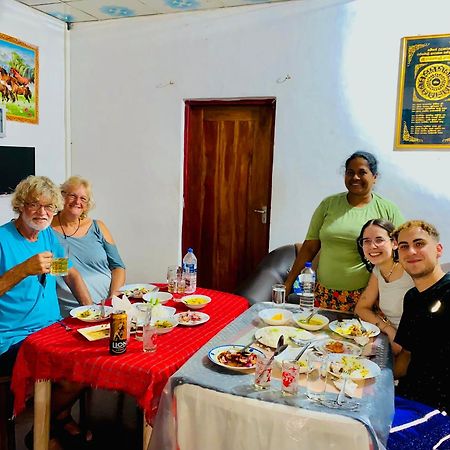 Sigiri Lakshan Home Stay 시기리야 외부 사진