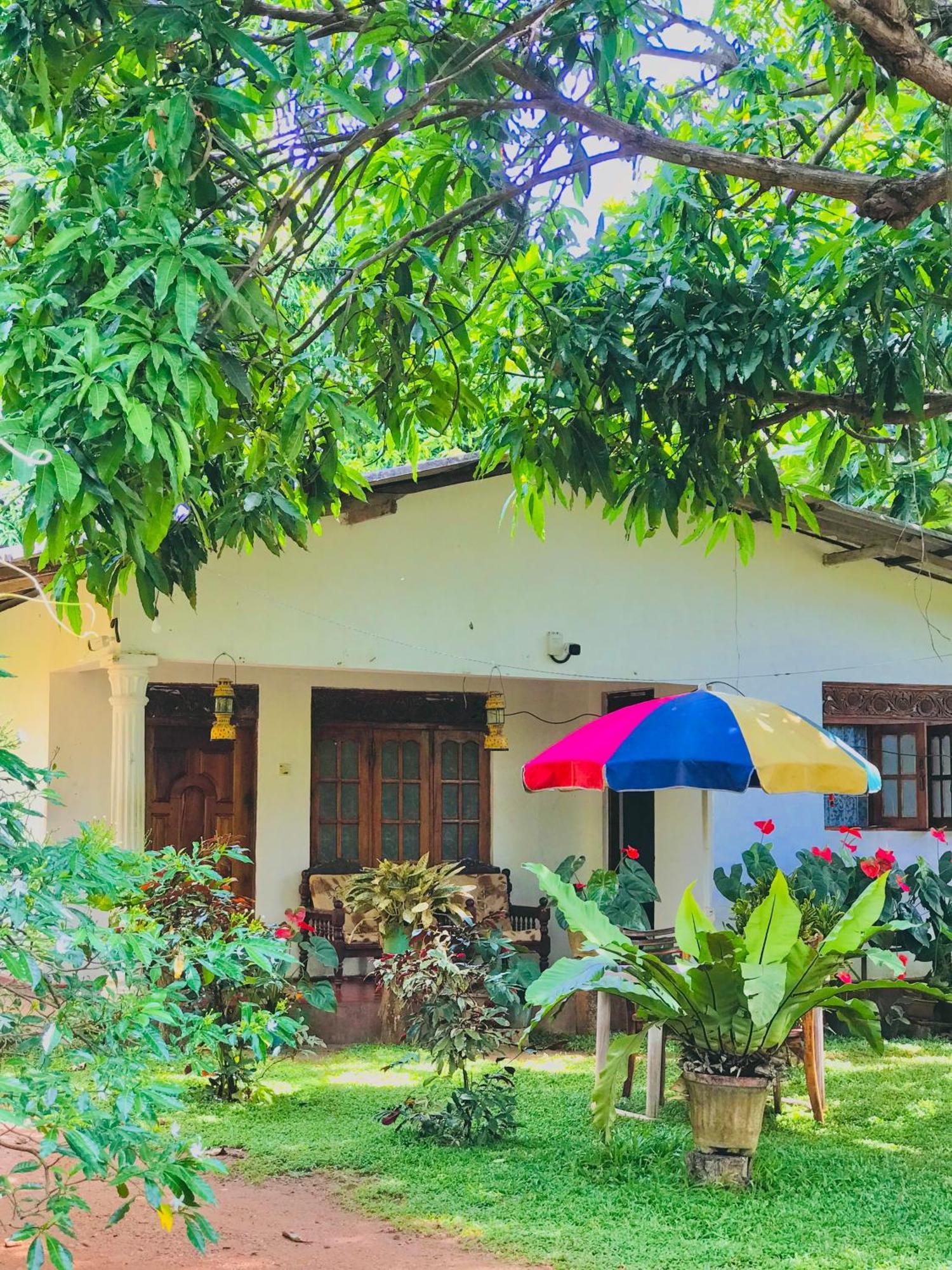 Sigiri Lakshan Home Stay 시기리야 외부 사진