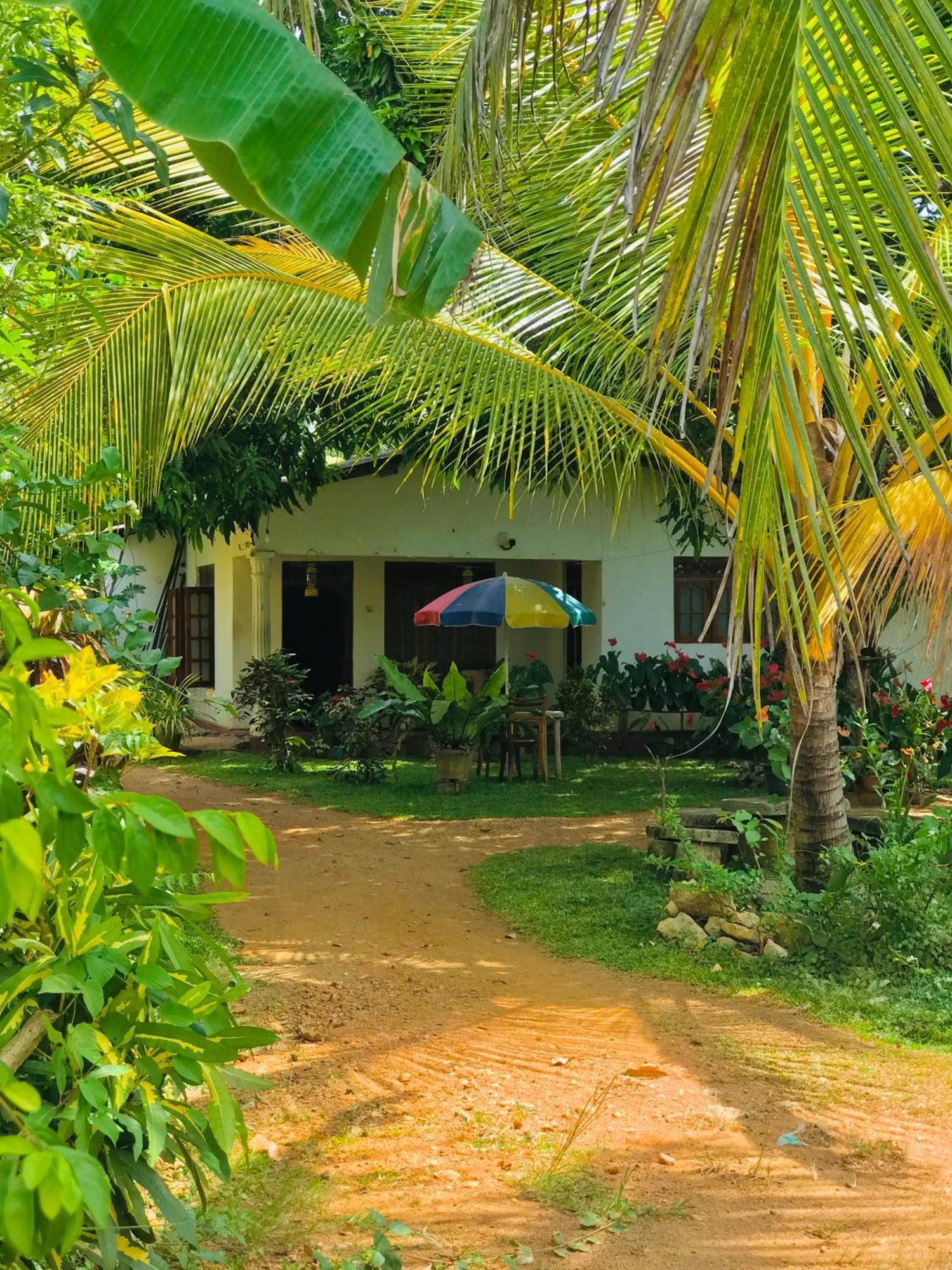 Sigiri Lakshan Home Stay 시기리야 외부 사진