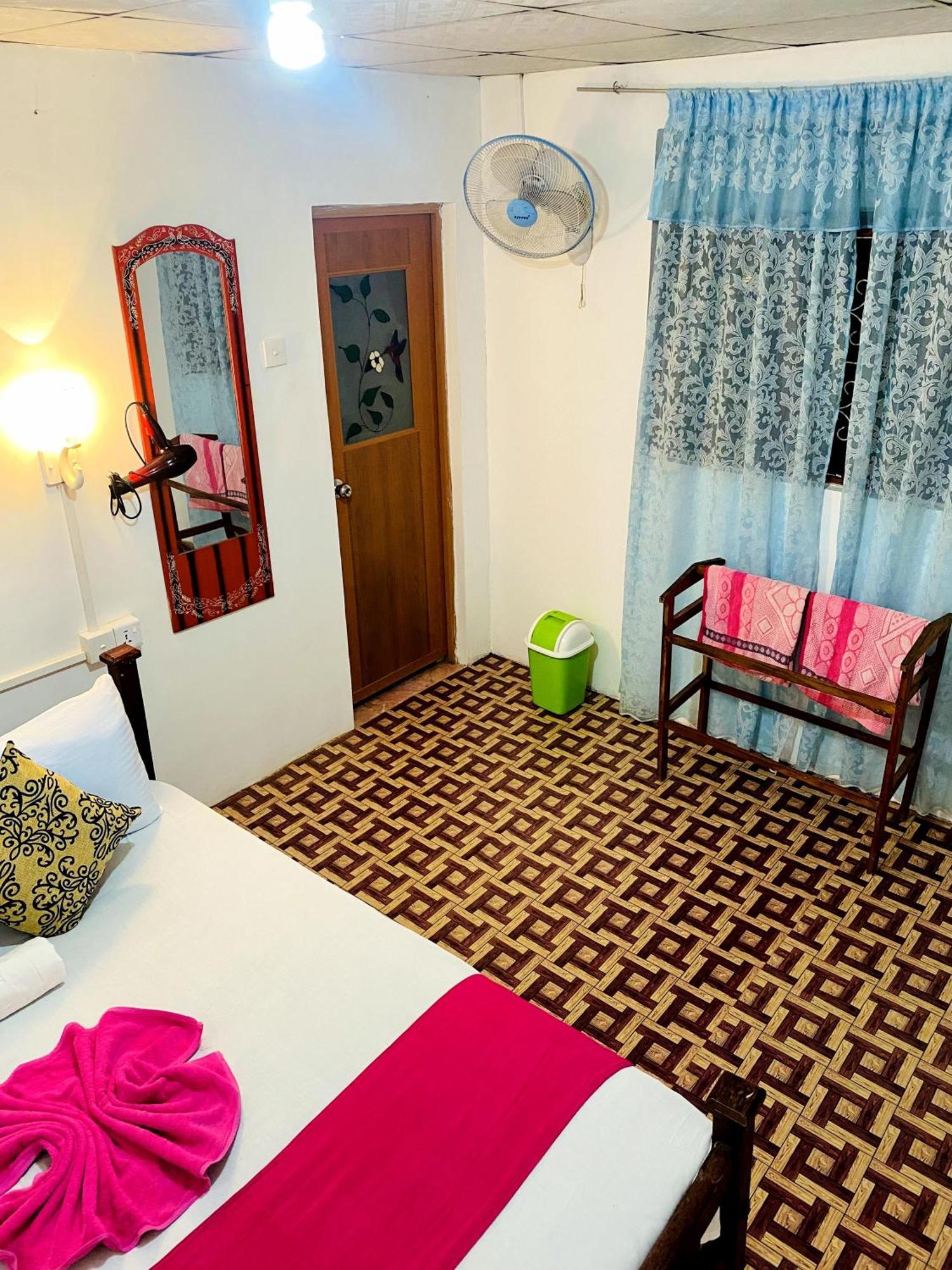 Sigiri Lakshan Home Stay 시기리야 외부 사진