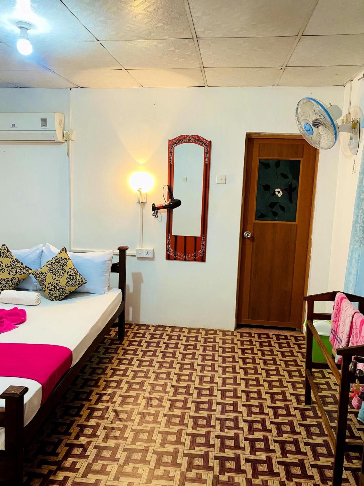 Sigiri Lakshan Home Stay 시기리야 외부 사진